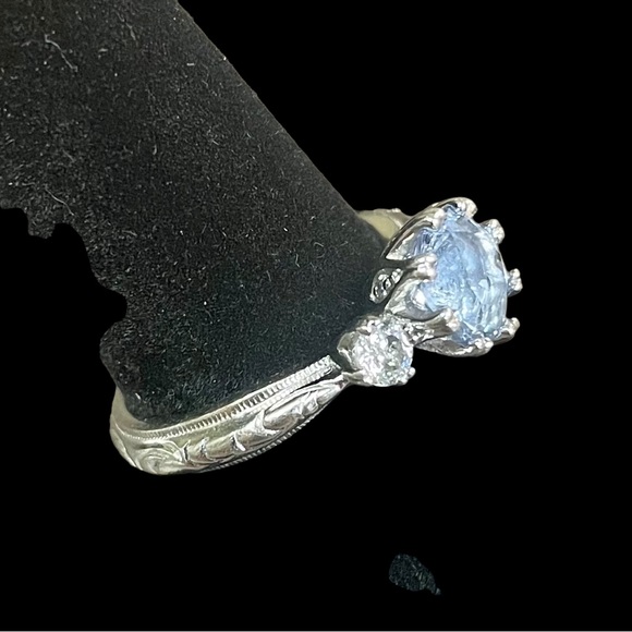 Tacori for Diamonique bloom cut ring size 7
Price is firm ring is rare 💍 - Picture 5 of 6